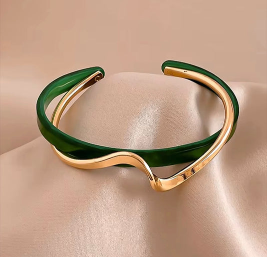 Women’s Acrylic Bracelets With  Board Bend Metal bangles